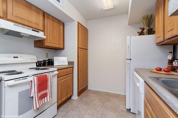 Woodlake Downs Apartments