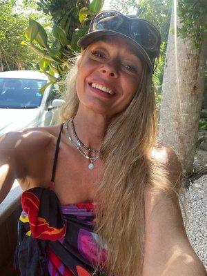 Sasha Livingston, LMT