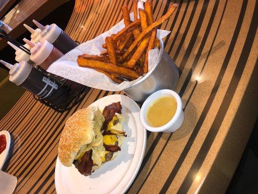 Crunchburger with turkey & sweet potato fries