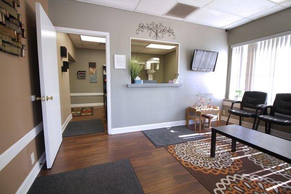 My Smiles - Joliet, waiting area.