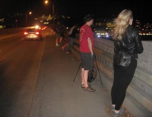 One can tell that there was a light breeze in the evening, but still comfortable for shorts and t-shirts.