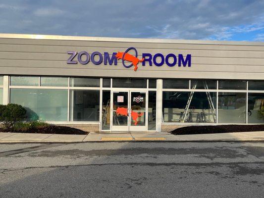 Zoom Room Cranberry