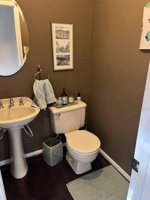 Powder Room - BEFORE