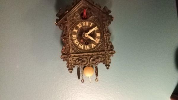 This is a mini cuckoo clock from Lux INC.