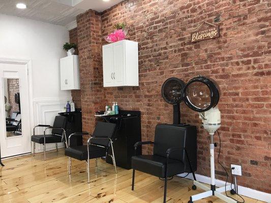 Maya & Mary Beauty Salon