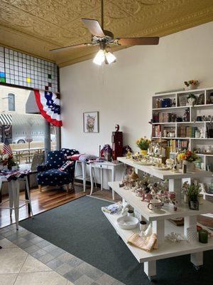 The Blue Onion Antiques Gifts and Collectibles