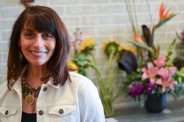 Robin Gale, owner of the Northbrook, IL Mainstream Boutique, looks forward to shopping with you.