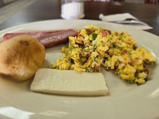 Santo Paisa Restaurant & Bakery