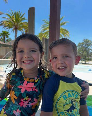 Look at those pearly whites!