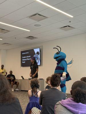 Charlotte Mecklenburg Library - University City Regional