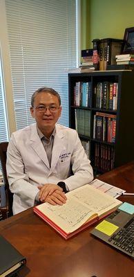 Dr. Weon Seob Lee, L.Ac., Ph.D., Dipl.O.M., has over 25 years' continuous experience in TCM and painless acupuncture.