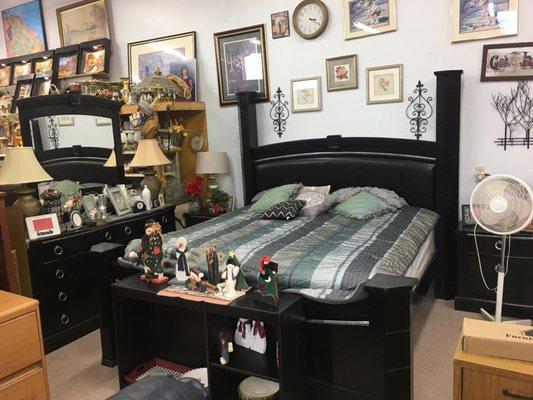 Patys Second Hand Store