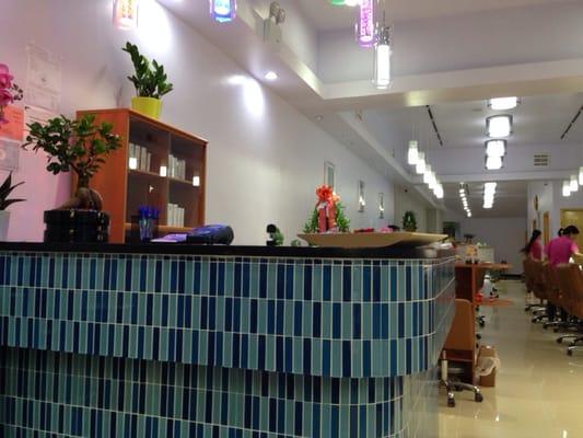 Receptionist/Greeting counter