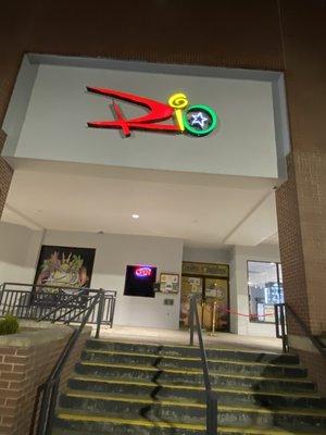 Discoteca Rio cantina enfrente del estacionamiento