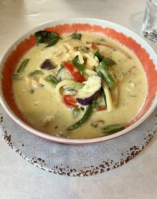 Green Curry Chicken - SOOOOO GOOD. Piping hot, high quality chicken, great thick but not too thick sauce consistency. AMAZING.
