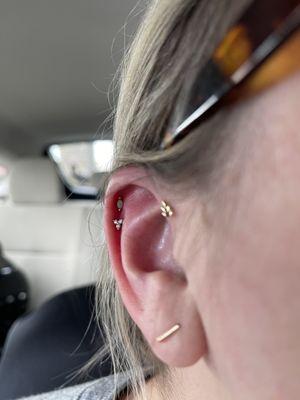 Double helix cartilage piercing