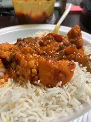 Vegan Vindaloo (Cauliflower and potato in a tomato/ginger sauce)