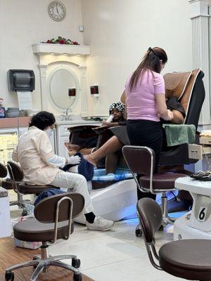 The Work are doing the pedicure was supposed to be doing my soak off
