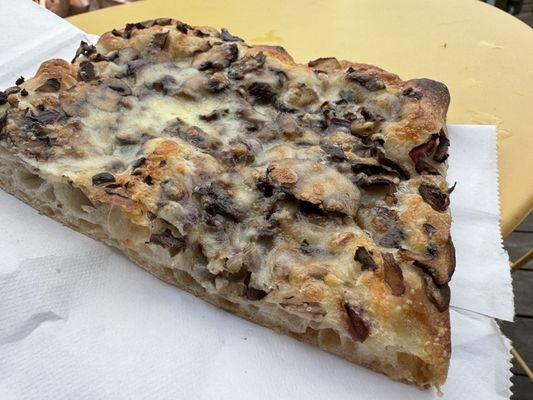 Mushroom pizza