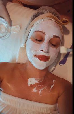 It was the best Facial treatment I had in My life . She's very profissional and has a lot of experience. I loved it, my skin looks so soft .