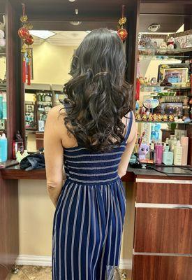 Women's cut & curled hair Women Shampoo, Cut and Blow-Dry