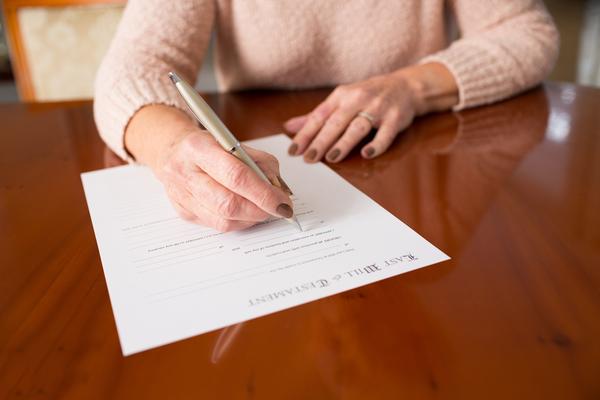 We can prepare your Florida Last Will & Testament, as well as other Florida estate planning documents, such as trusts, living wills, & POAs.