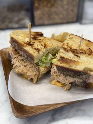 SHREDDED CHICKEN SANDWICH