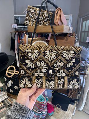 Perfect clutch for a beach dinner