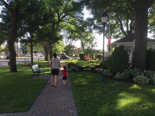 Nice little town center with benches and gazebos, right by the train station.