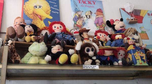 Look up when you're here. Cute and kinda spooky dolls from another time.....