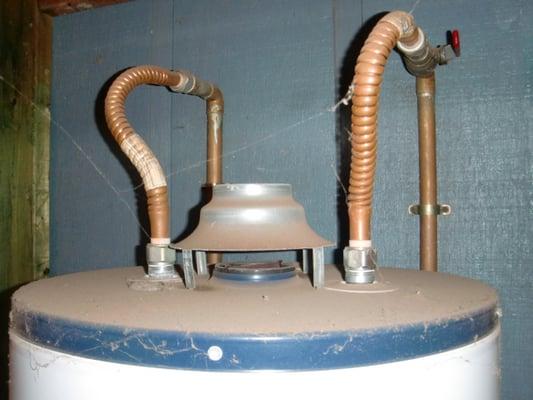 Gas water heater missing a vent flue.