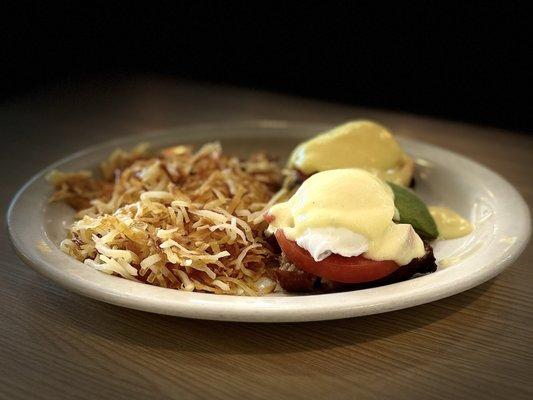 The poached eggs with avocado, chicken sausages and hash browns... Amazing!!!