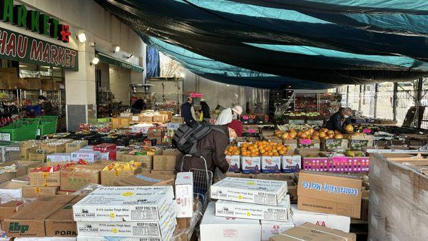 Ambiance and charm of old-world, open-air, produce market at grocer 好好 Hau Hau in Chinatown Seattle