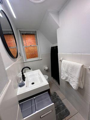 We always want a nicely sanitized and freshly set bathroom, ready for guests to feel comfortable and enjoy.