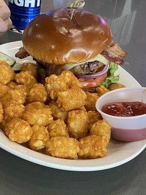 Hamburger w tater tots