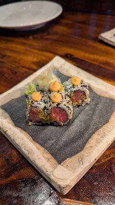 Spicy tuna roll (green chili, spicy mayo and tobiko)