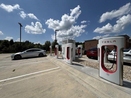 Tesla supercharger, Columbus, IN