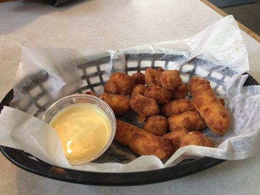 Great Cheeze Curds, chicken wrap and party melt on marble rye! Good people too.