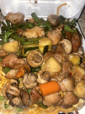 Combo B Mushroom chicken Green been chicken Fried rice Chow mein Sylvia is the best! Best Chinese food in the IE