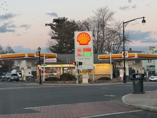 Sisson Avenue Shell