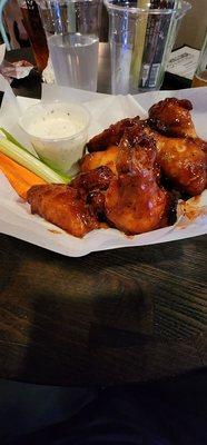 Chicken wings hot with BBq mixed ranch with celery carrots