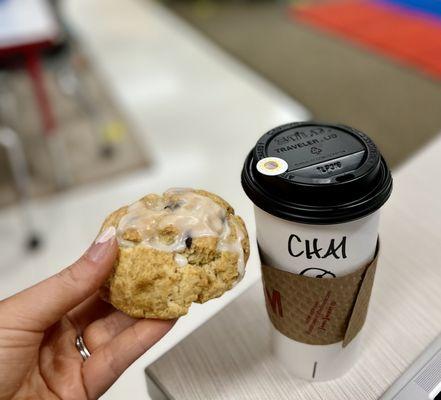 Chai tea latte and chocolate chip scone
