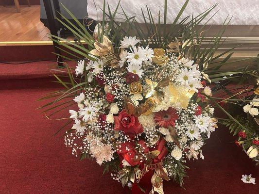 The flower arrangement was beautiful!! wish I could post all of them