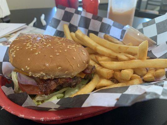 The bacon cheeseburger is awesome!