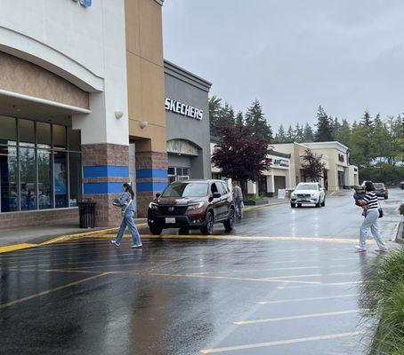 SKECHERS Warehouse Outlet