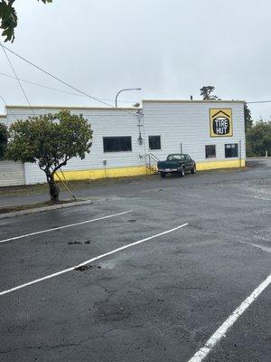Tire Hut