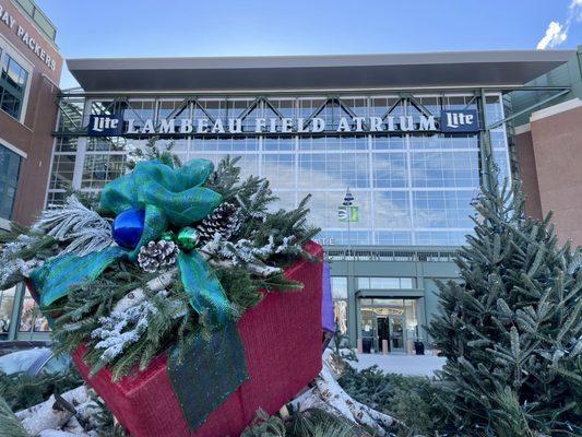 Curly Lambeau Statue