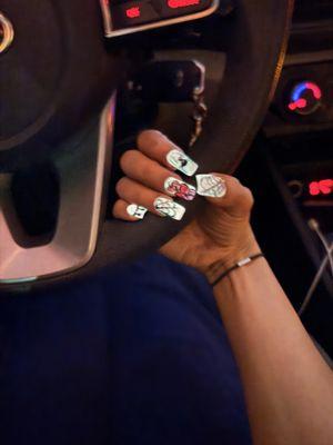 Glow in the dark nails