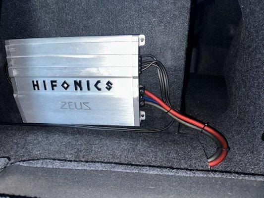 Amazing wire management.