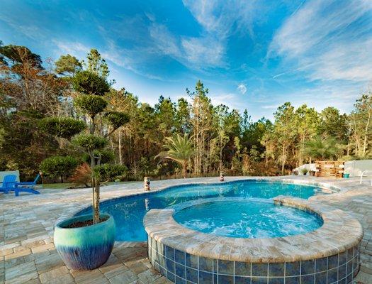 Lagoon style pool by Jacksonville pool builder in Durbin Crossing